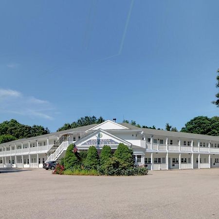 Hamilton Village Inn Норт-Кингстаун Экстерьер фото