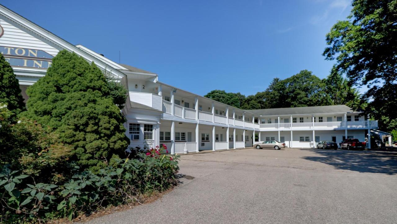 Hamilton Village Inn Норт-Кингстаун Экстерьер фото