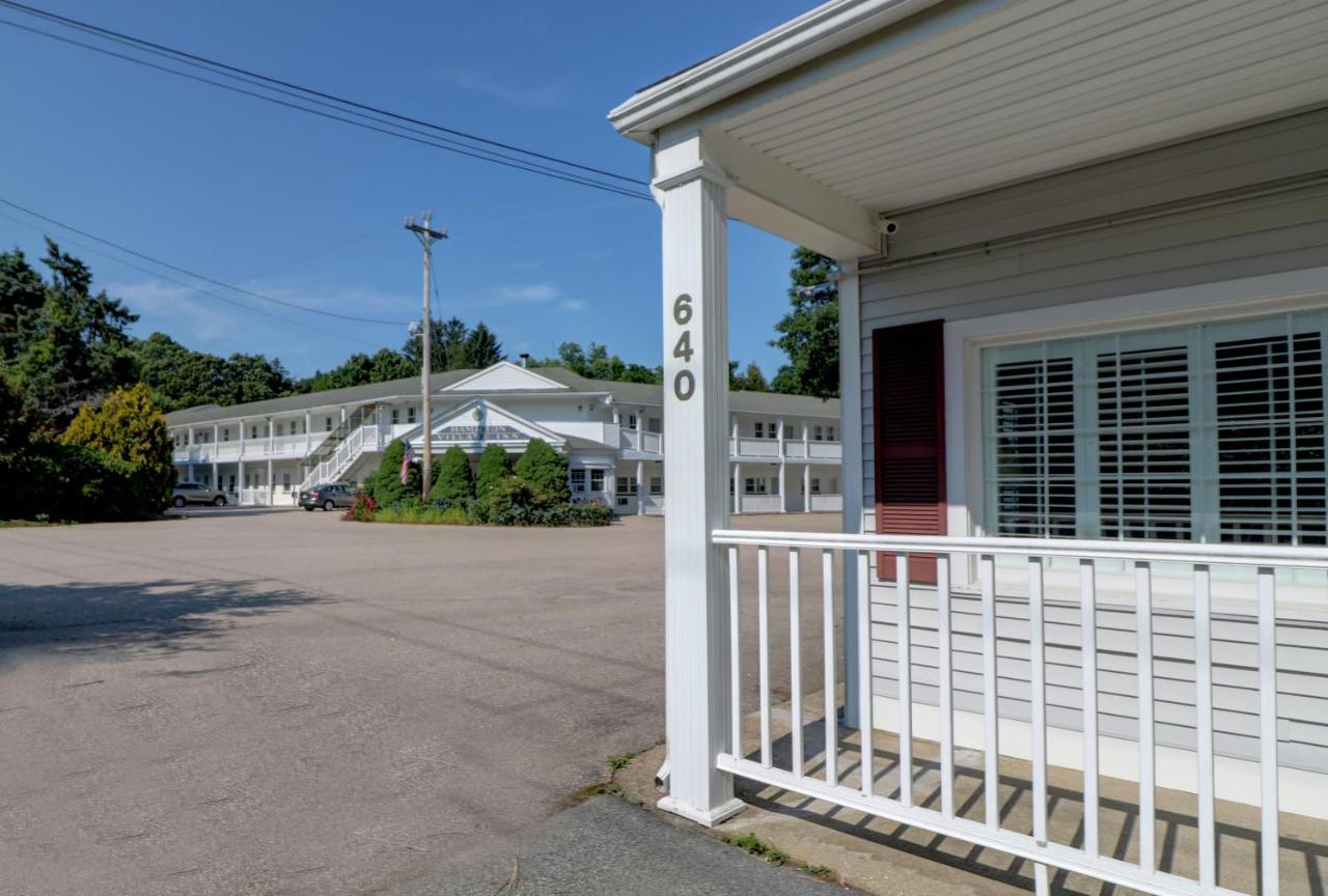 Hamilton Village Inn Норт-Кингстаун Экстерьер фото