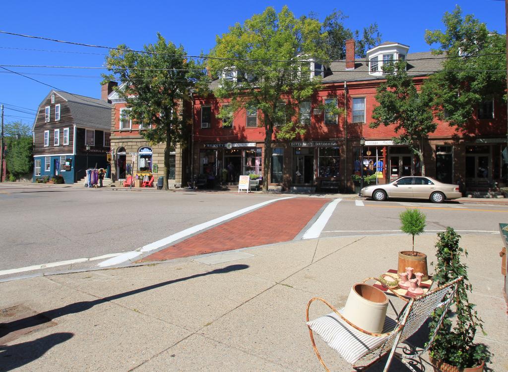 Hamilton Village Inn Норт-Кингстаун Экстерьер фото